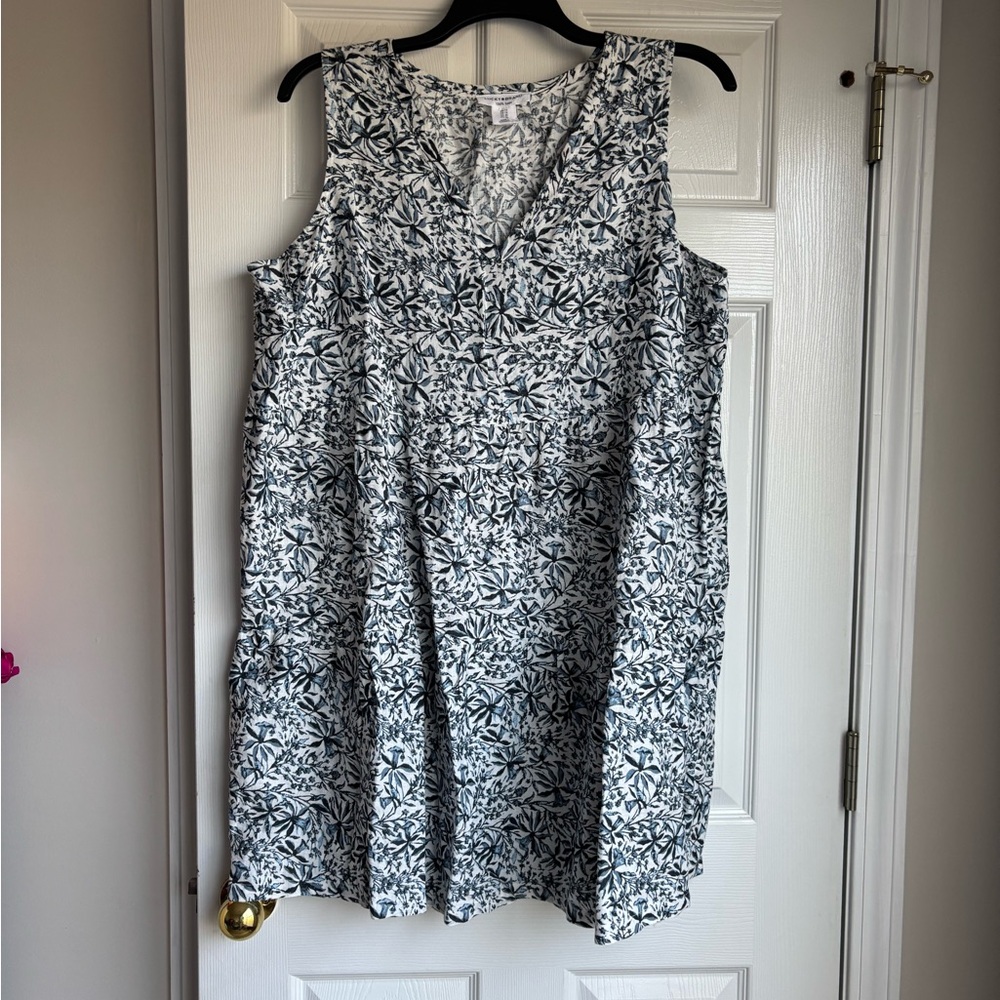 Lucky Brand Black and White Sleeveless V-Neck Floral Shift Dress